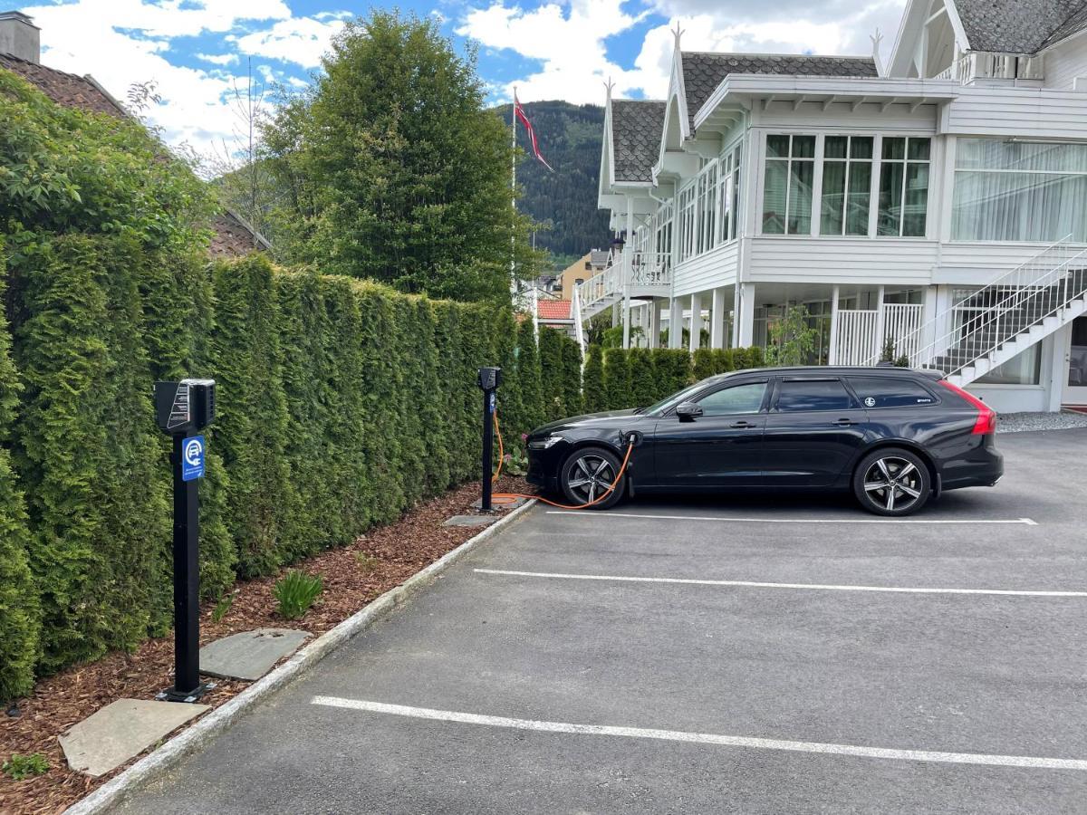 Hofslund Fjord Hotel Sogndal Dış mekan fotoğraf